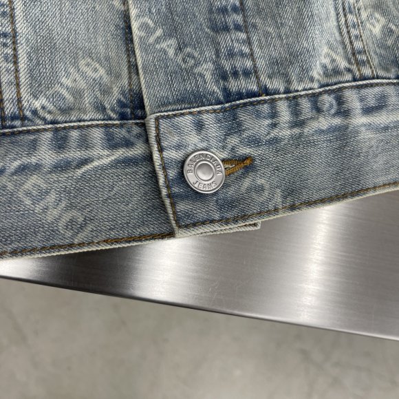 Balenciaga - Мужская джинсовая рубашка куртка TJ_0310BA1 Balenciaga - Мужская джинсовая рубашка куртка TJ_0310BA1