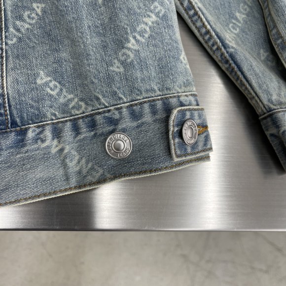 Balenciaga - Мужская джинсовая рубашка куртка TJ_0310BA1 Balenciaga - Мужская джинсовая рубашка куртка TJ_0310BA1