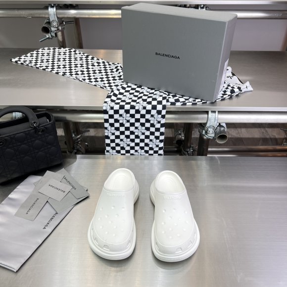 Balenciaga Crocs - Женские шлепанцы ST3_1406BA2 Balenciaga Crocs - Женские шлепанцы ST3_1406BA2