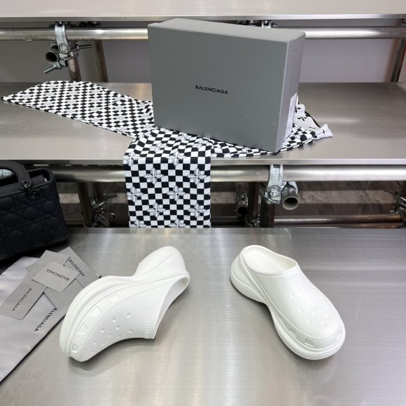 Balenciaga Crocs - Женские шлепанцы ST3_1406BA2 Balenciaga Crocs - Женские шлепанцы ST3_1406BA2