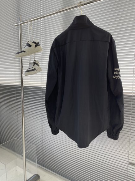 Louis Vuitton - Мужская рубашка TJ_3010LV7 Louis Vuitton - Мужская рубашка TJ_3010LV7