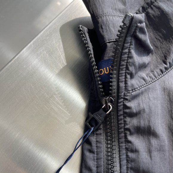 Louis Vuitton - Мужская рубашка TJ_3010LV7 Louis Vuitton - Мужская рубашка TJ_3010LV7