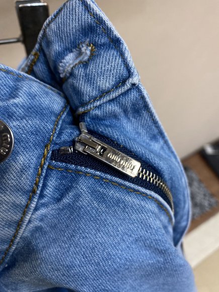 Miu Miu - Мужские джинсовые шорты DZ_1007MM6 Miu Miu - Мужские джинсовые шорты DZ_1007MM6