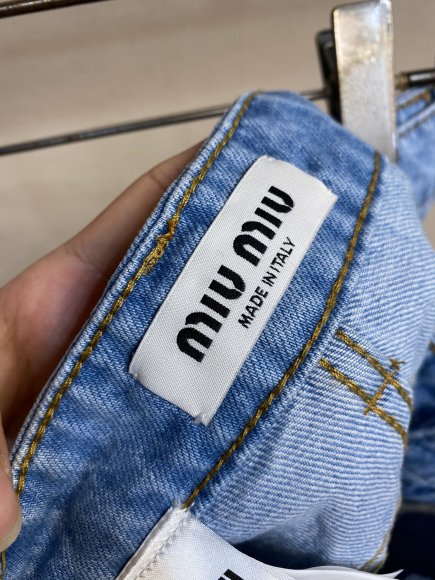 Miu Miu - Мужские джинсовые шорты DZ_1007MM6 Miu Miu - Мужские джинсовые шорты DZ_1007MM6