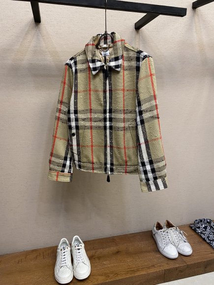 Burberry - Мужская куртка ветровка пиджак DZ_1909BU3 Burberry - Мужская куртка ветровка пиджак DZ_1909BU3