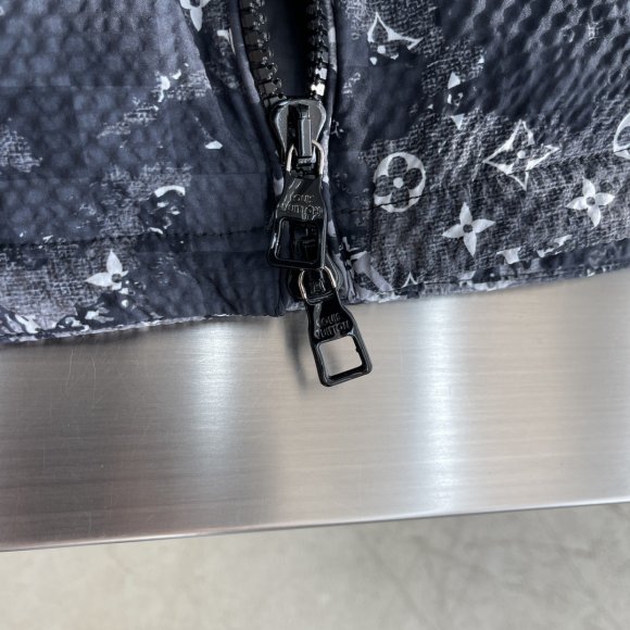 Louis Vuitton - Мужская куртка пуховик TJ_1411LV10