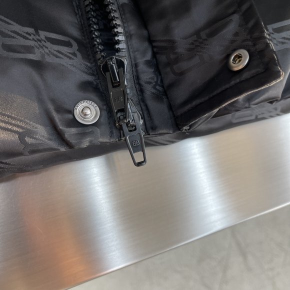 Balenciaga - Мужская куртка пуховик TJ_1610BA7 Balenciaga - Мужская куртка пуховик TJ_1610BA7