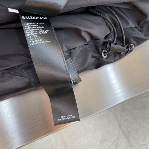 Balenciaga - Мужская куртка пуховик TJ_1610BA7 Balenciaga - Мужская куртка пуховик TJ_1610BA7