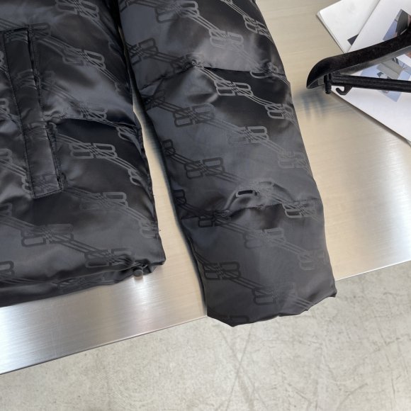Balenciaga - Мужская куртка пуховик TJ_1610BA7 Balenciaga - Мужская куртка пуховик TJ_1610BA7
