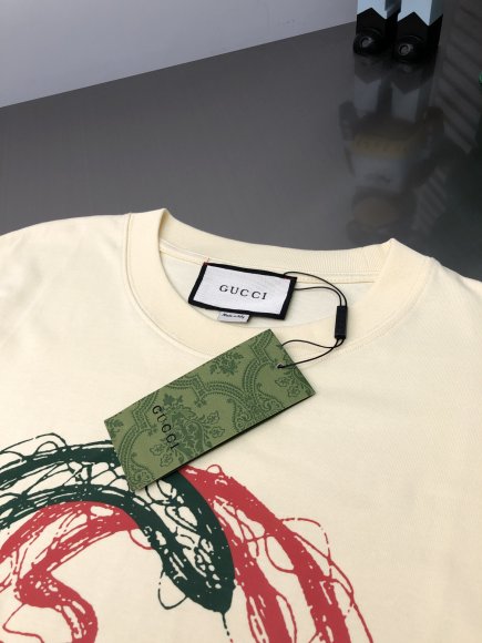 Gucci - Мужская футболка майка DZ_2205GU4