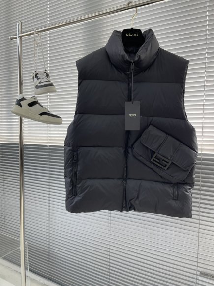 Fendi - Мужской жилет пуховик TJ_3010FE12 Fendi - Мужской жилет пуховик TJ_3010FE12