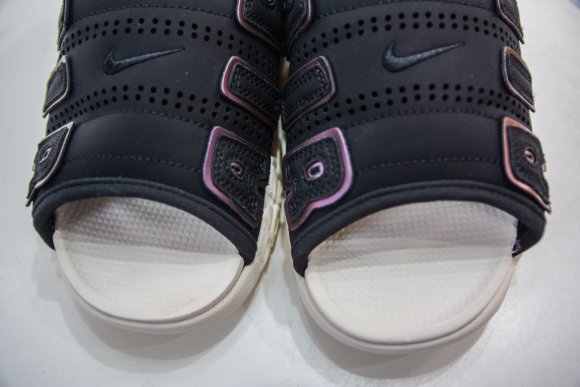 Nike Air More Uptempo - Женские шлепанцы PH_2305NI1W Nike Air More Uptempo - Женские шлепанцы PH_2305NI1W