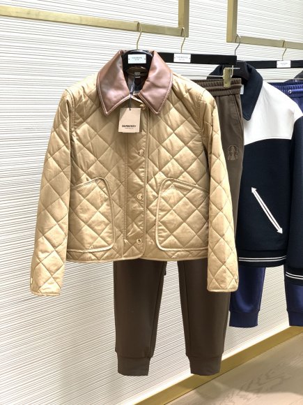 Burberry - Женская куртка ветровка TI_0508BU1