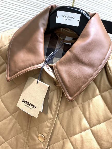 Burberry - Женская куртка ветровка TI_0508BU1