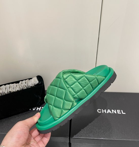 Chanel - Женские шлепанцы ST3_2405CH1