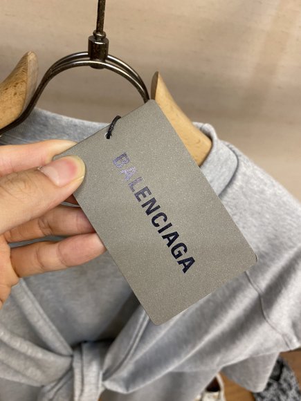 Balenciaga - Мужская футболка с капюшоном DZ_1007BA13 Balenciaga - Мужская футболка с капюшоном DZ_1007BA13