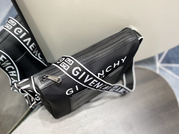 Givenchy Мужская сумка мессенджер GI_0502GI5 Givenchy Мужская сумка мессенджер GI_0502GI5