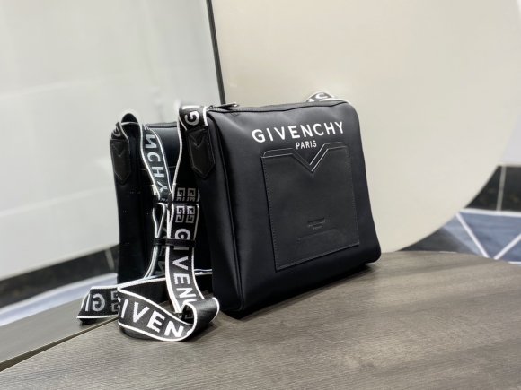 Givenchy Мужская сумка мессенджер GI_0502GI5 Givenchy Мужская сумка мессенджер GI_0502GI5