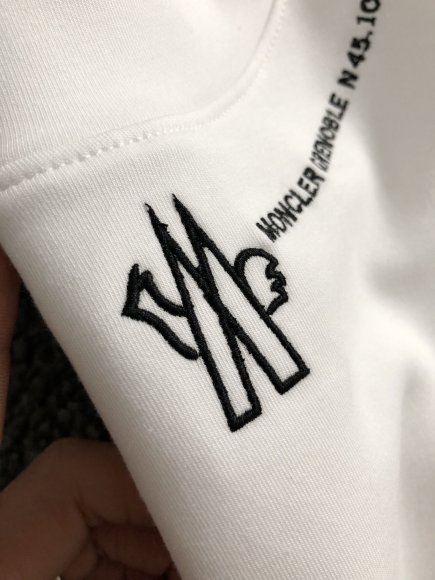 Moncler - Мужская утепленная кофта свитшот DF_1511MO8 Moncler - Мужская утепленная кофта свитшот DF_1511MO8