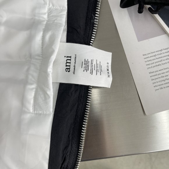 Ami - Мужской жилет пуховик TJ_2911AM8