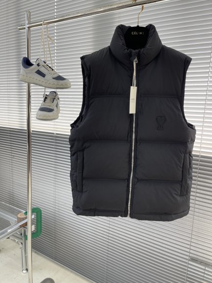 Ami - Мужской жилет пуховик TJ_2911AM8