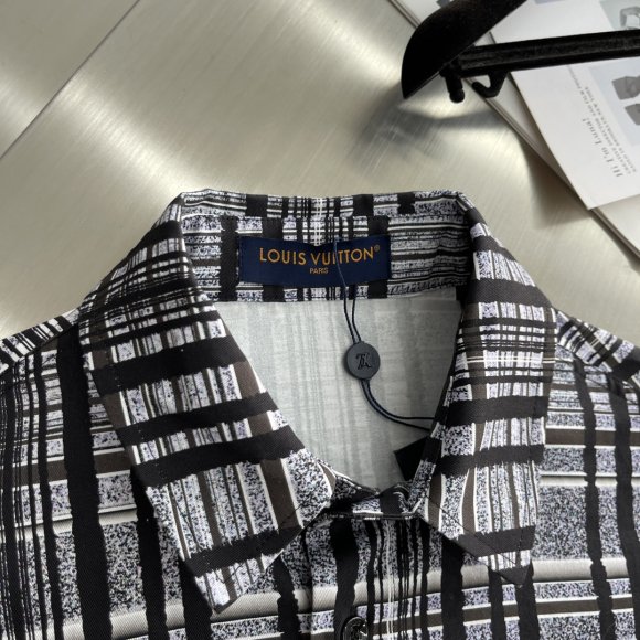 Louis Vuitton - Мужская рубашка куртка TJ_0508LV4 Louis Vuitton - Мужская рубашка куртка TJ_0508LV4