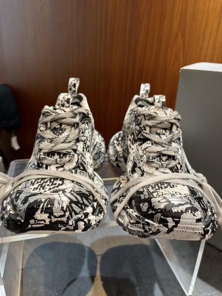 Balenciaga 3XL Extreme Graffiti - Женские кроссовки RU_1408BA7 Balenciaga 3XL Extreme Graffiti - Женские кроссовки RU_1408BA7