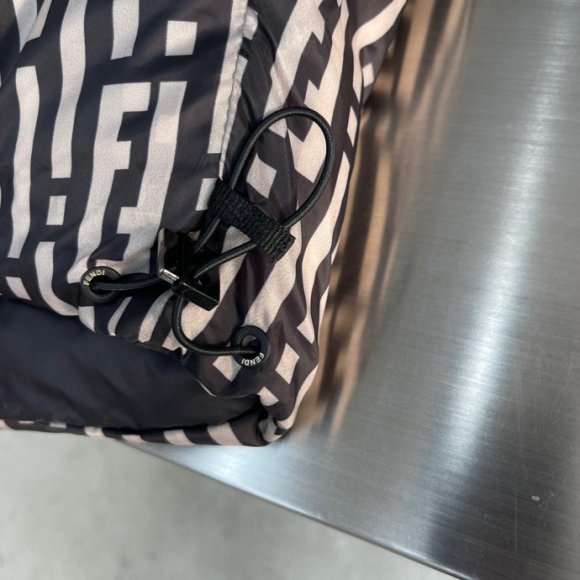 Fendi - Мужской двухсторонний жилет пуховик AH_0701FE3