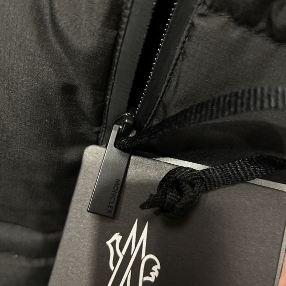 Moncler - Мужской жилет пуховик KN_1811MO2