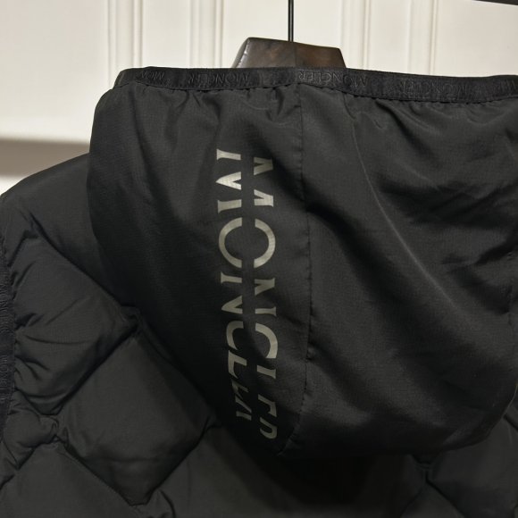 Moncler - Мужской жилет пуховик KN_1811MO2