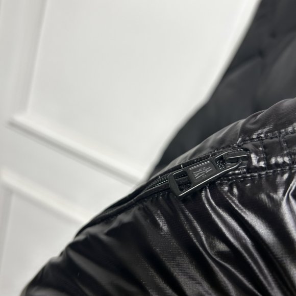 Moncler - Мужской жилет пуховик KN_1811MO2