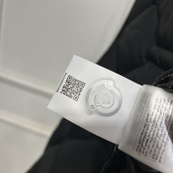 Moncler - Мужской жилет пуховик KN_1811MO2