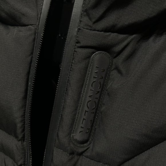 Moncler - Мужской жилет пуховик KN_1811MO2