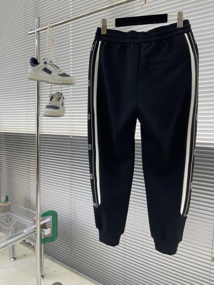 Givenchy - Мужские спортивные штаны TJ_0212GI2 Givenchy - Мужские спортивные штаны TJ_0212GI2