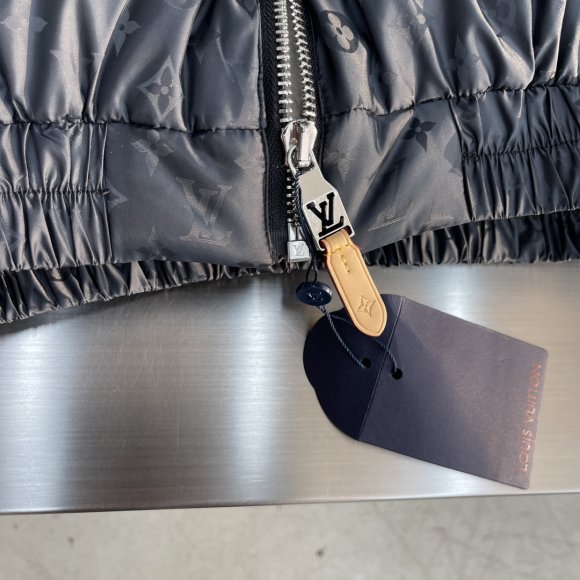 Louis Vuitton - Мужская куртка пуховик AH_1812LV8 Louis Vuitton - Мужская куртка пуховик AH_1812LV8