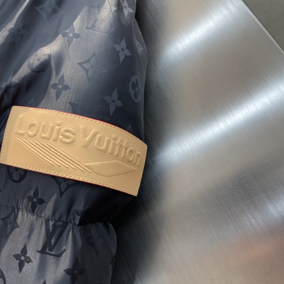 Louis Vuitton - Мужская куртка пуховик AH_1812LV8 Louis Vuitton - Мужская куртка пуховик AH_1812LV8