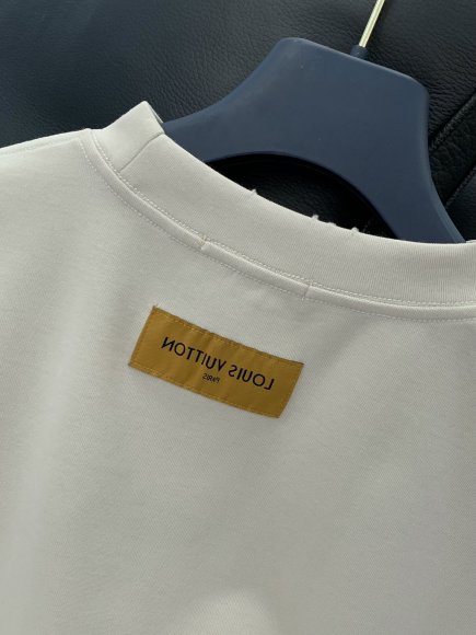 Louis Vuitton - Мужская футболка майка TI_1002LV8 Louis Vuitton - Мужская футболка майка TI_1002LV8