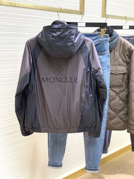 Moncler - Мужская куртка ветровка TI_0409MO4 Moncler - Мужская куртка ветровка TI_0409MO4