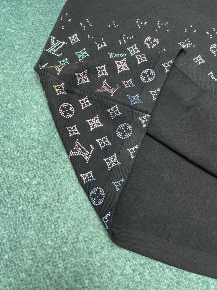 Louis Vuitton - Мужская футболка майка TI_1002LV9 Louis Vuitton - Мужская футболка майка TI_1002LV9