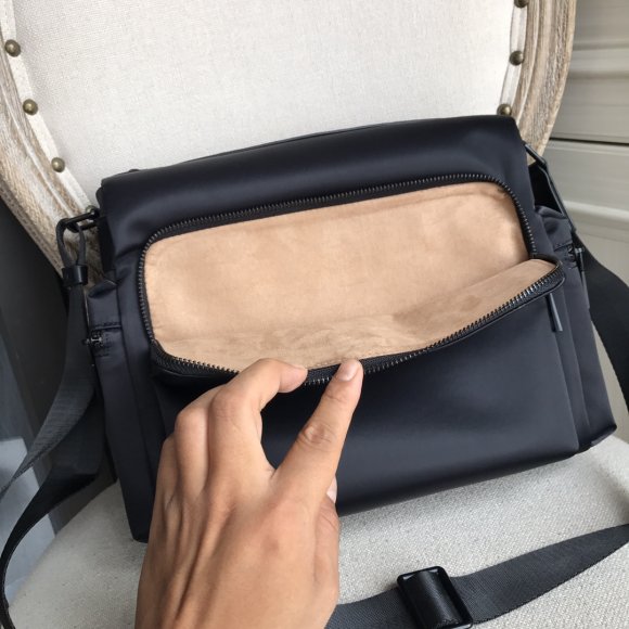 Versace Сумка мессенджер CN_0604VE8 Versace Сумка мессенджер CN_0604VE8