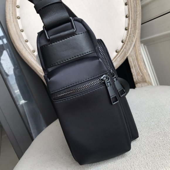 Versace Сумка мессенджер CN_0604VE8 Versace Сумка мессенджер CN_0604VE8