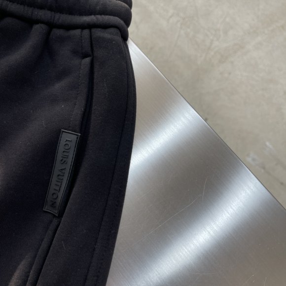 Louis Vuitton - Мужские утепленные спортивные штаны TJ_0212LV6 Louis Vuitton - Мужские утепленные спортивные штаны TJ_0212LV6