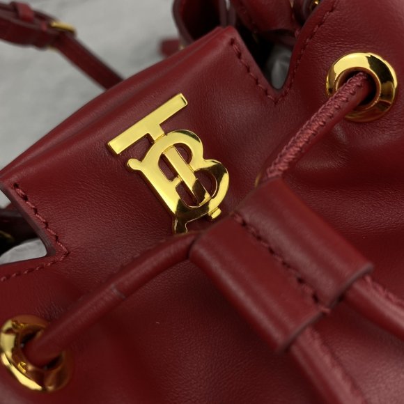 Burberry Женская сумка- кисет BU_1602BU5 Burberry Женская сумка- кисет BU_1602BU5