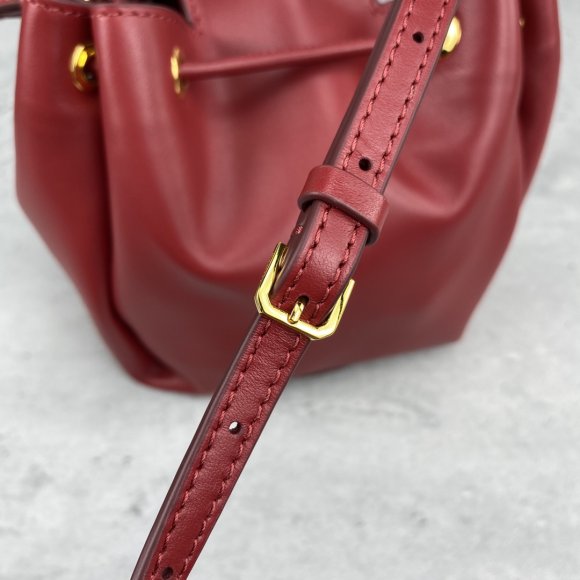 Burberry Женская сумка- кисет BU_1602BU5 Burberry Женская сумка- кисет BU_1602BU5