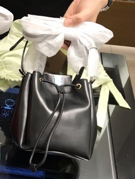 Burberry Женская сумка- кисет BU_1602BU5 Burberry Женская сумка- кисет BU_1602BU5