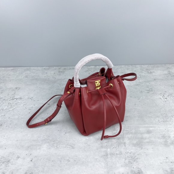 Burberry Женская сумка- кисет BU_1602BU5 Burberry Женская сумка- кисет BU_1602BU5