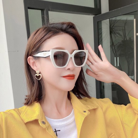 Prada Pu Kuaida Солнцезащитные очки BO_3101PR2