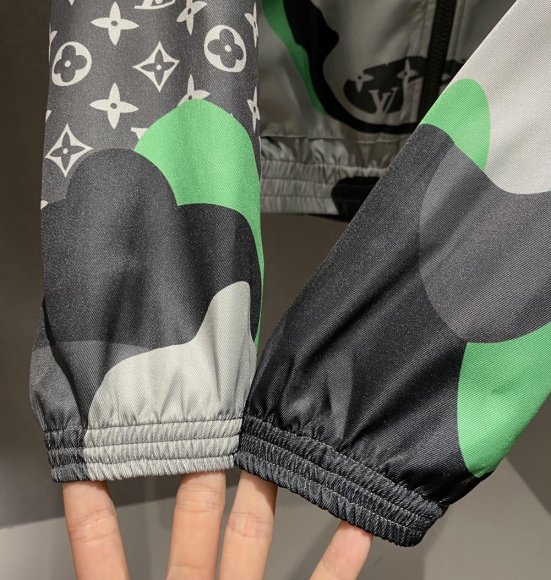 Louis Vuitton - Мужская куртка ветровка BP_0409LV7