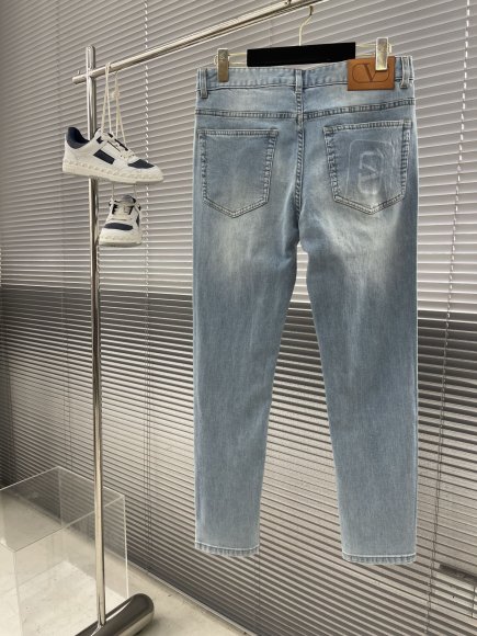 Valentino - Мужские штаны джинсы TJ_0204VA8 Valentino - Мужские штаны джинсы TJ_0204VA8