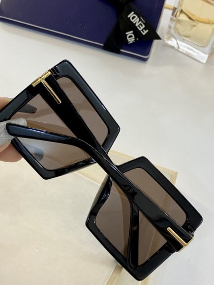 Fendi Солнцезащитные очки BO_1907FE4